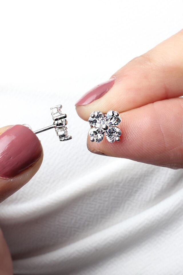 Yonca Küpe Silver 925 Ayar Gümüş Çivili Küpe