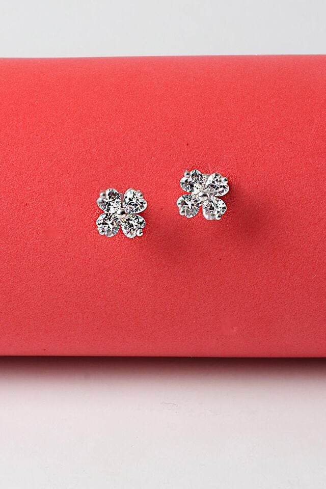 Yonca Küpe Silver 925 Ayar Gümüş Çivili Küpe