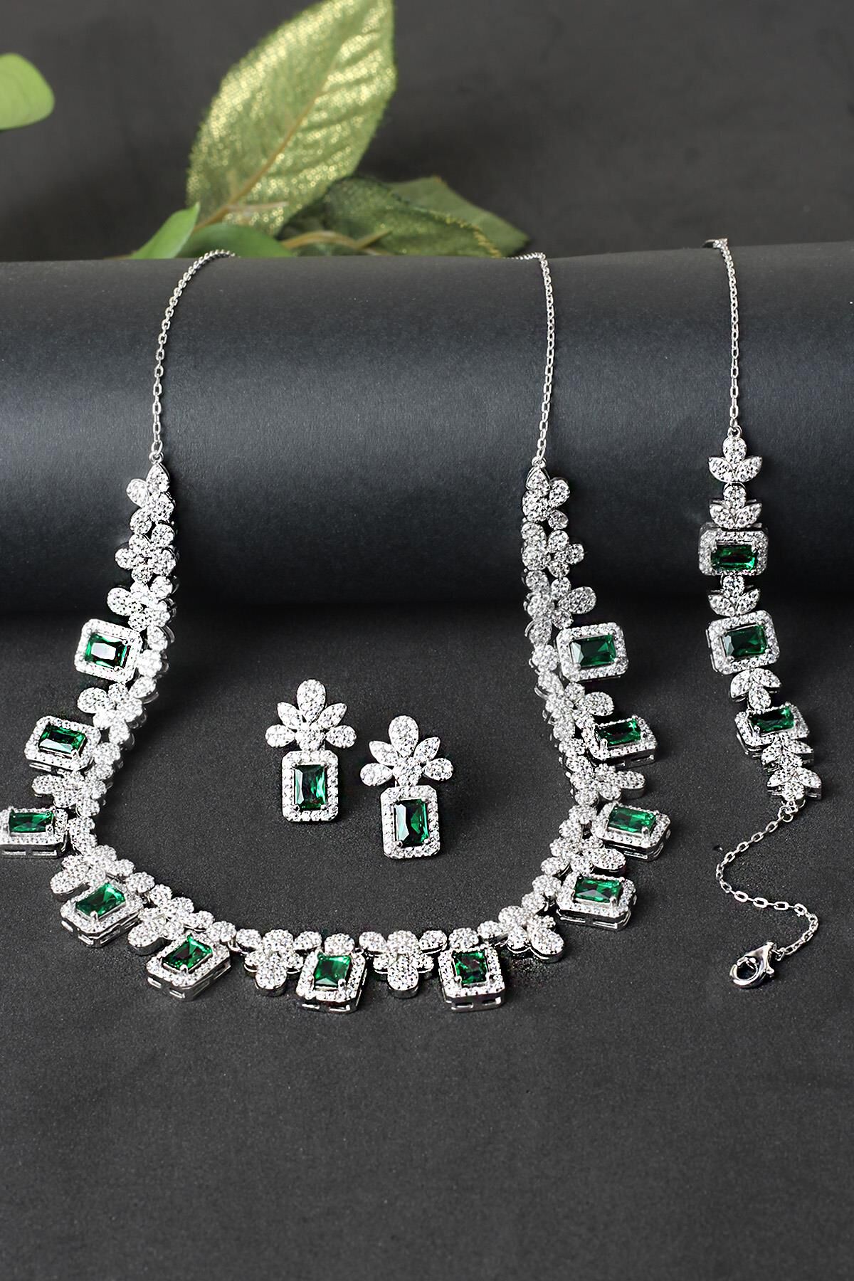 Gümüş Set Gerdanlık Kolye Küpe Bileklik Safir Zümrüt Yakut 925 Ayar Zirkon Taşlı Beyaz Silver Zincirli Set Özel Günler İçin Düğün Kına Nişan Abiye Set