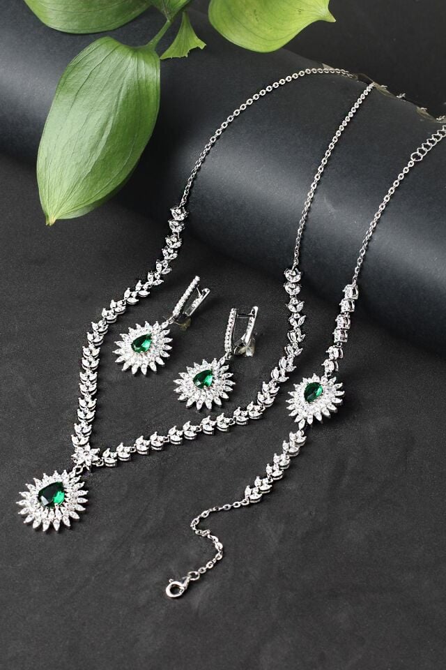 Gümüş Set Gerdanlık Kolye Küpe Bileklik Zümrüt 925 Ayar Zirkon Taşlı Beyaz Silver Set Özel Günler İçin Düğün Kına Nişan Abite Set