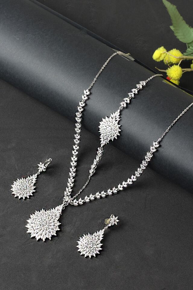Gümüş Set Gerdanlık Kolye Küpe Bileklik Silver Beyaz 925 Ayar Zirkon Taşlı Zincirli Set Özel Günler İçin Düğün Kına Nişan Abiye Set