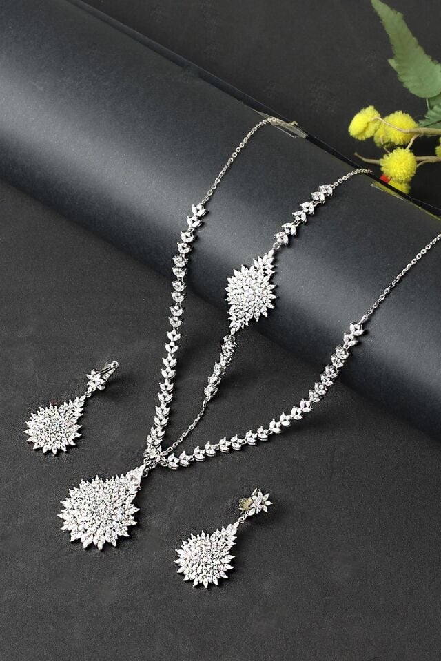 Gümüş Set Gerdanlık Kolye Küpe Bileklik Silver Beyaz 925 Ayar Zirkon Taşlı Zincirli Set Özel Günler İçin Düğün Kına Nişan Abiye Set