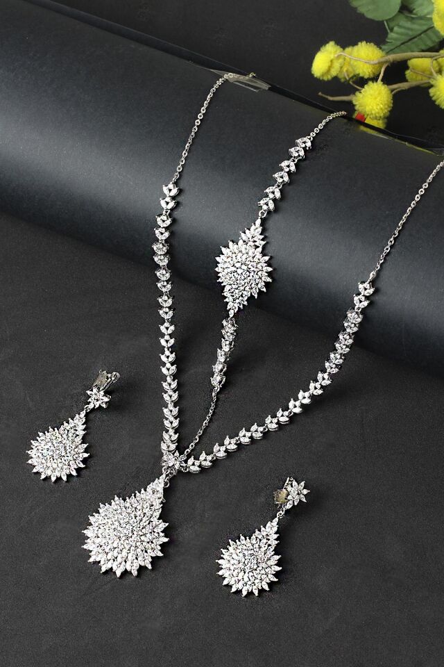 Gümüş Set Gerdanlık Kolye Küpe Bileklik Silver Beyaz 925 Ayar Zirkon Taşlı Zincirli Set Özel Günler İçin Düğün Kına Nişan Abiye Set