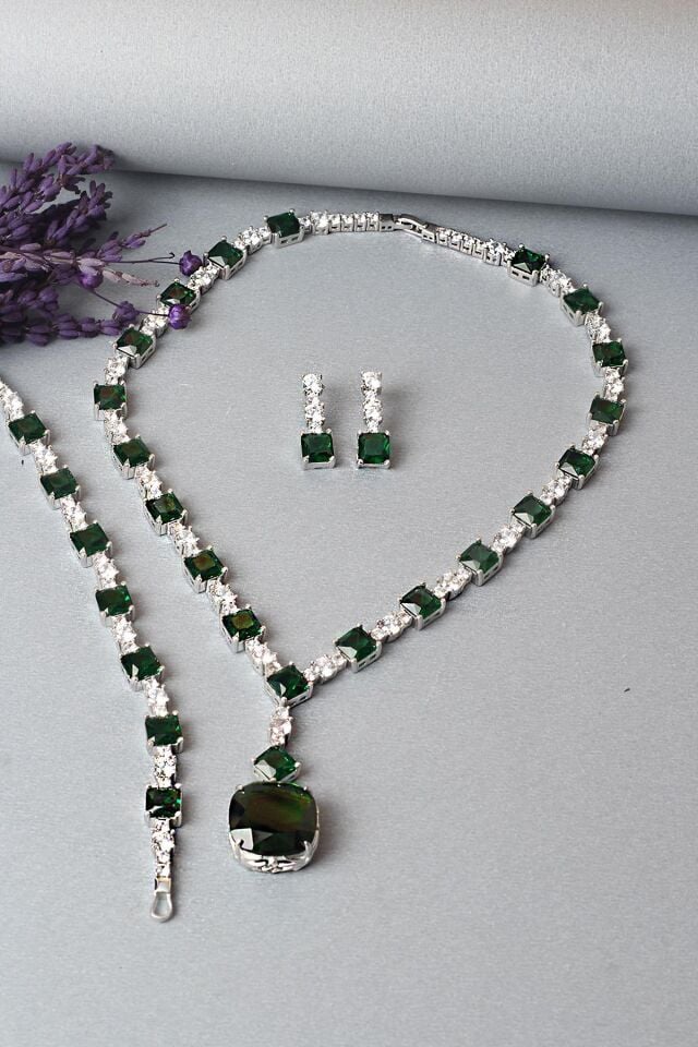 Gümüş Set Gerdanlık Kolye Küpe Bileklik Silver Beyaz Zümrüt Rengi 925 Ayar Zirkon Taşlı Set Özel Günler İçin Düğün Kına Nişan Abiye Set