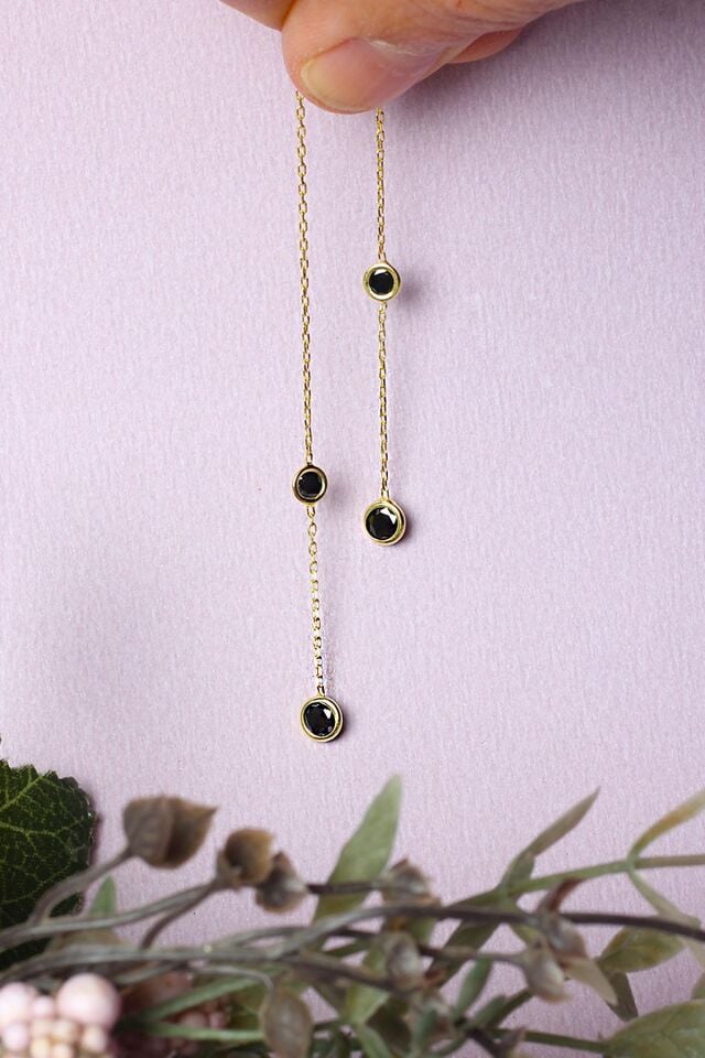 Zincir Küpe Siyah Taşlı Geçmeli Sallantılı 925 Ayar Gümüş Küpe