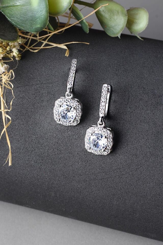 Kare Tektaş Sallantılı 925 Ayar Gümüş Geçmeli Küpe