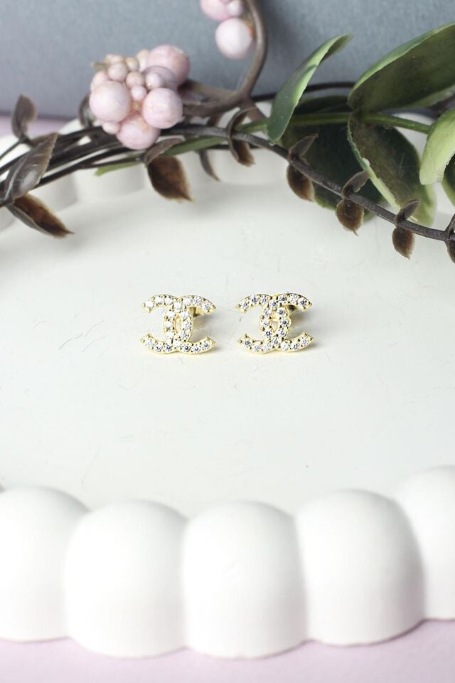 Küpe 925 Ayar Zirkon Taşlı Çivili Geçmeli Küpe