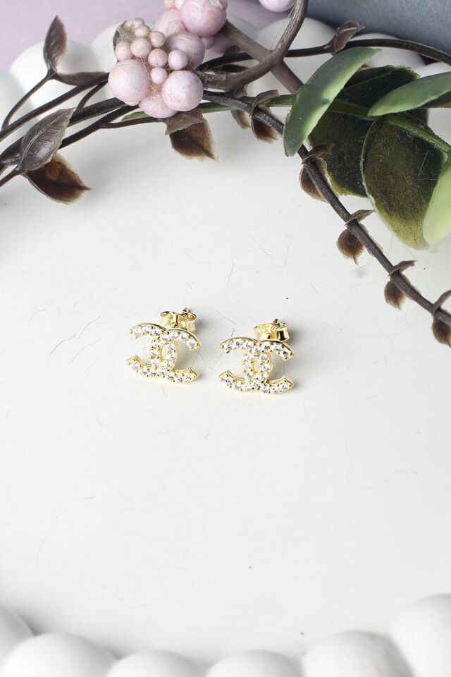 Küpe 925 Ayar Zirkon Taşlı Çivili Geçmeli Küpe