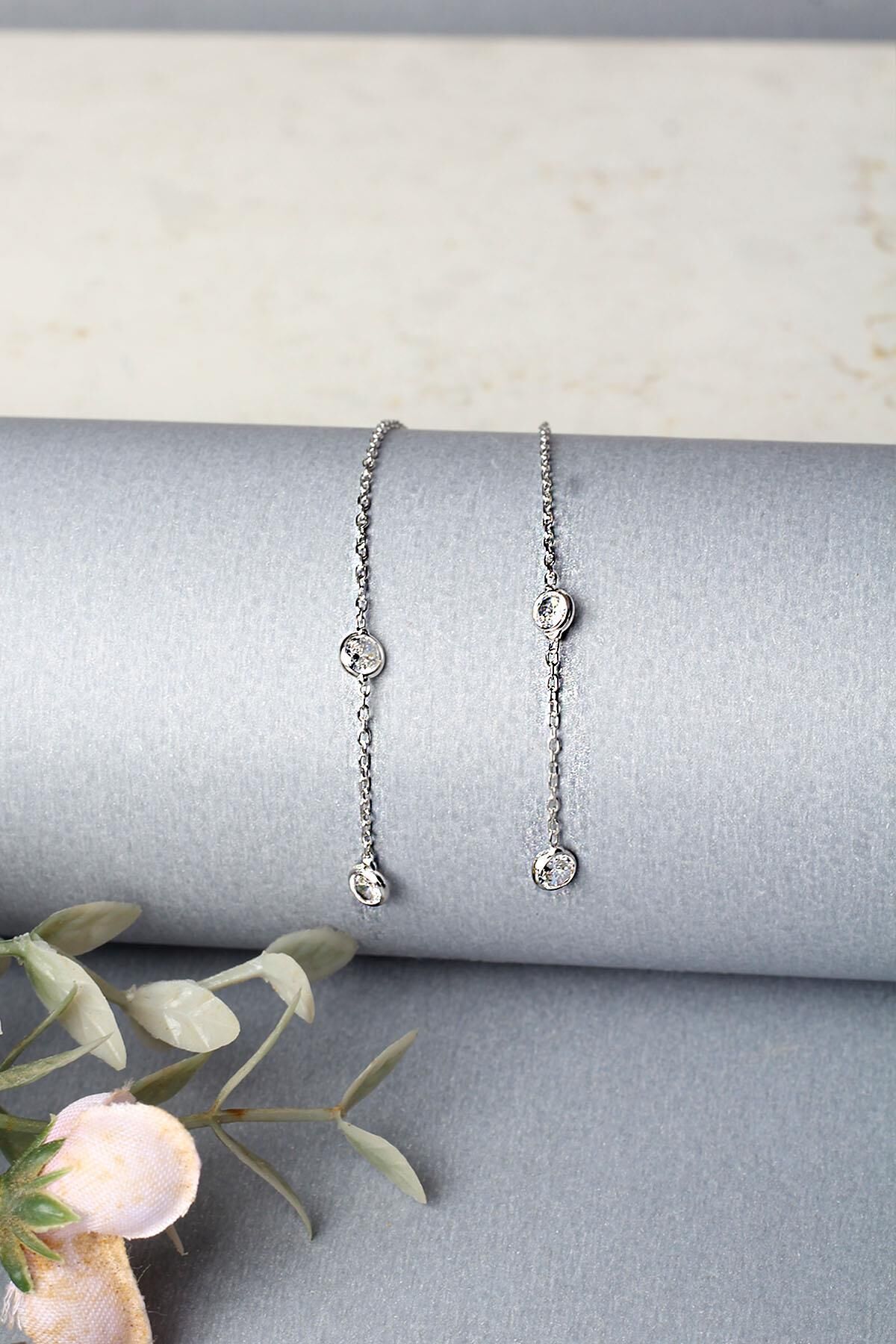 925 Ayar  Gümüş;Küpe Tektaş Zincir 925 Zirkon Taşlı Sallantılı Geçmeli Küpe