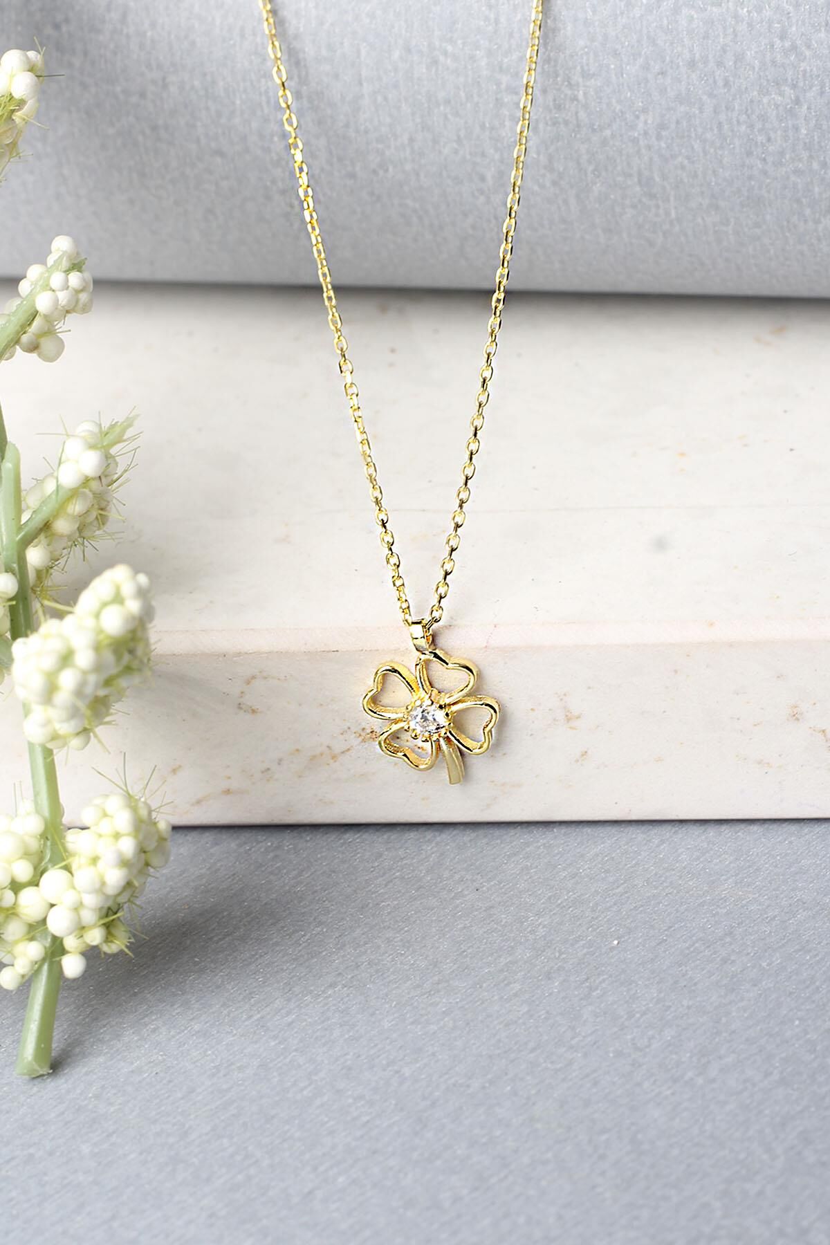 Yonca Kolye Gümüş Zirkon Taşlı 925 Ayar Gümüş Kolye