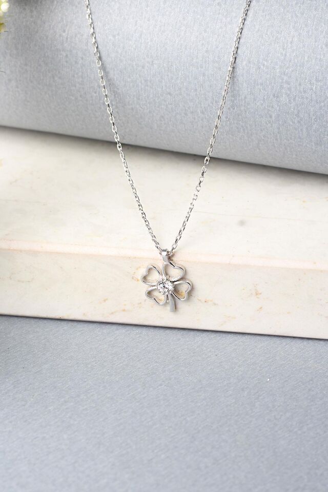 Yonca Kolye Gümüş Zirkon Taşlı 925 Ayar Gümüş Kolye