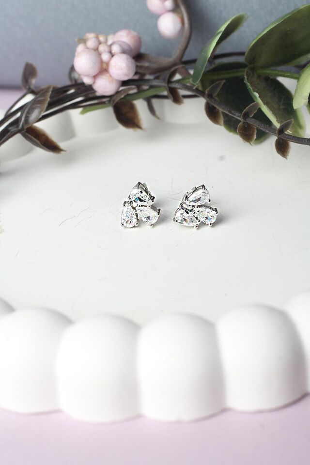 Damla Küpe Gümüş Çivili Zirkon Taşlı Geçmeli 925 Ayar Küpe