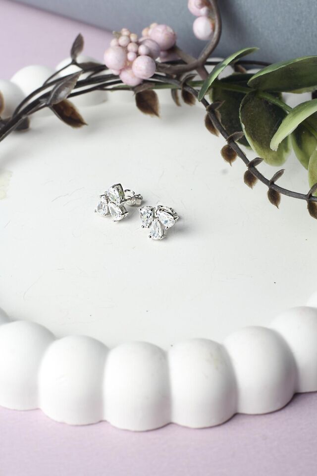 Damla Küpe Gümüş Çivili Zirkon Taşlı Geçmeli 925 Ayar Küpe