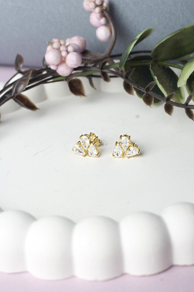 Damla Küpe Gümüş Çivili Zirkon Taşlı Geçmeli 925 Ayar Küpe