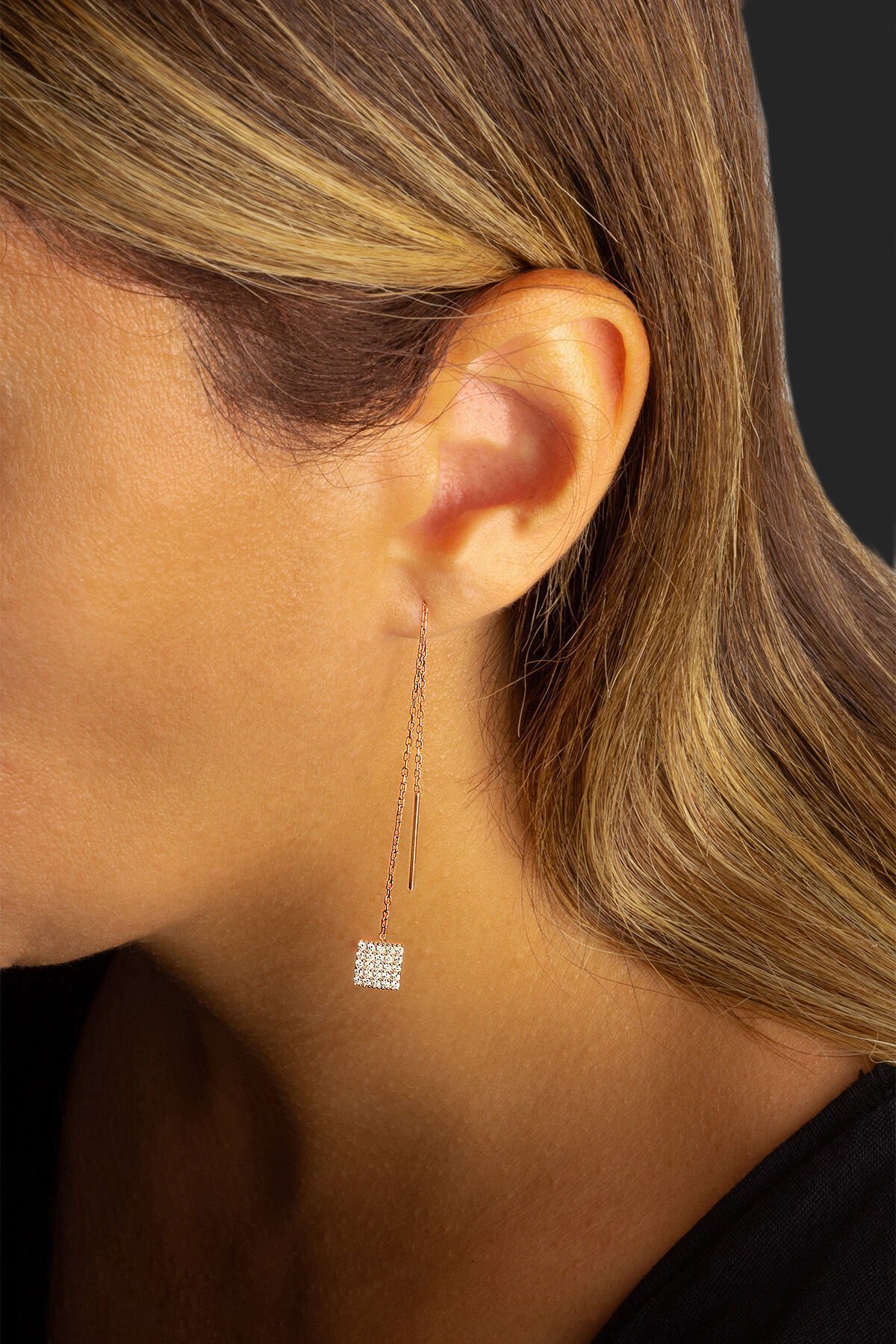 Beyaz Taşlı Zincirli Kare Küpe - Rose