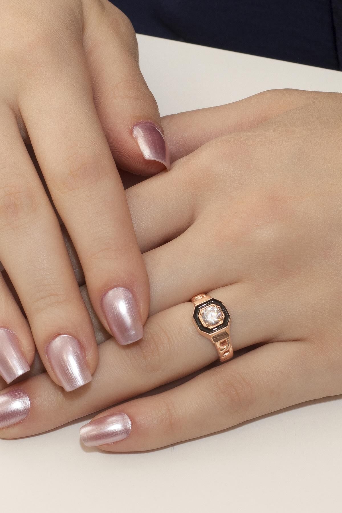Zirkon Taşlı Mineli Zincir Modeli Yüzük - Rose