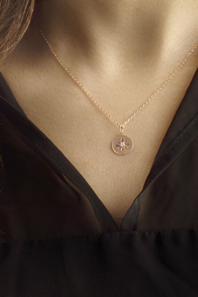 Çiçek Motifli Yuvarlak Tektaş Kolye - Rose