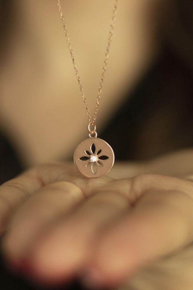 Çiçek Motifli Yuvarlak Tektaş Kolye - Rose
