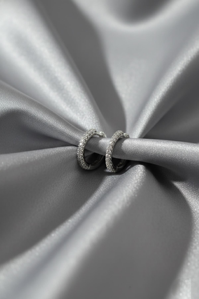 Yuvarlak Beyaz Taşlı Gümüş Halka Küpe -Rose