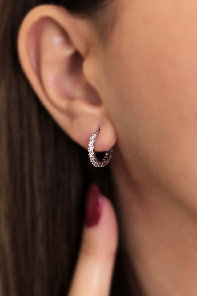 Gümüş Rengi Beyaz Taşlı Halka Küpe