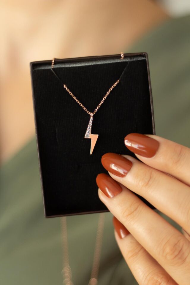 Beyaz Taşlı Gümüş Şimşek Kolye-Rose