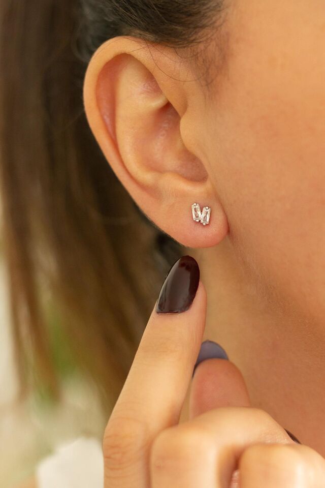 Gümüş Rengi Baget Taşlı Küpe