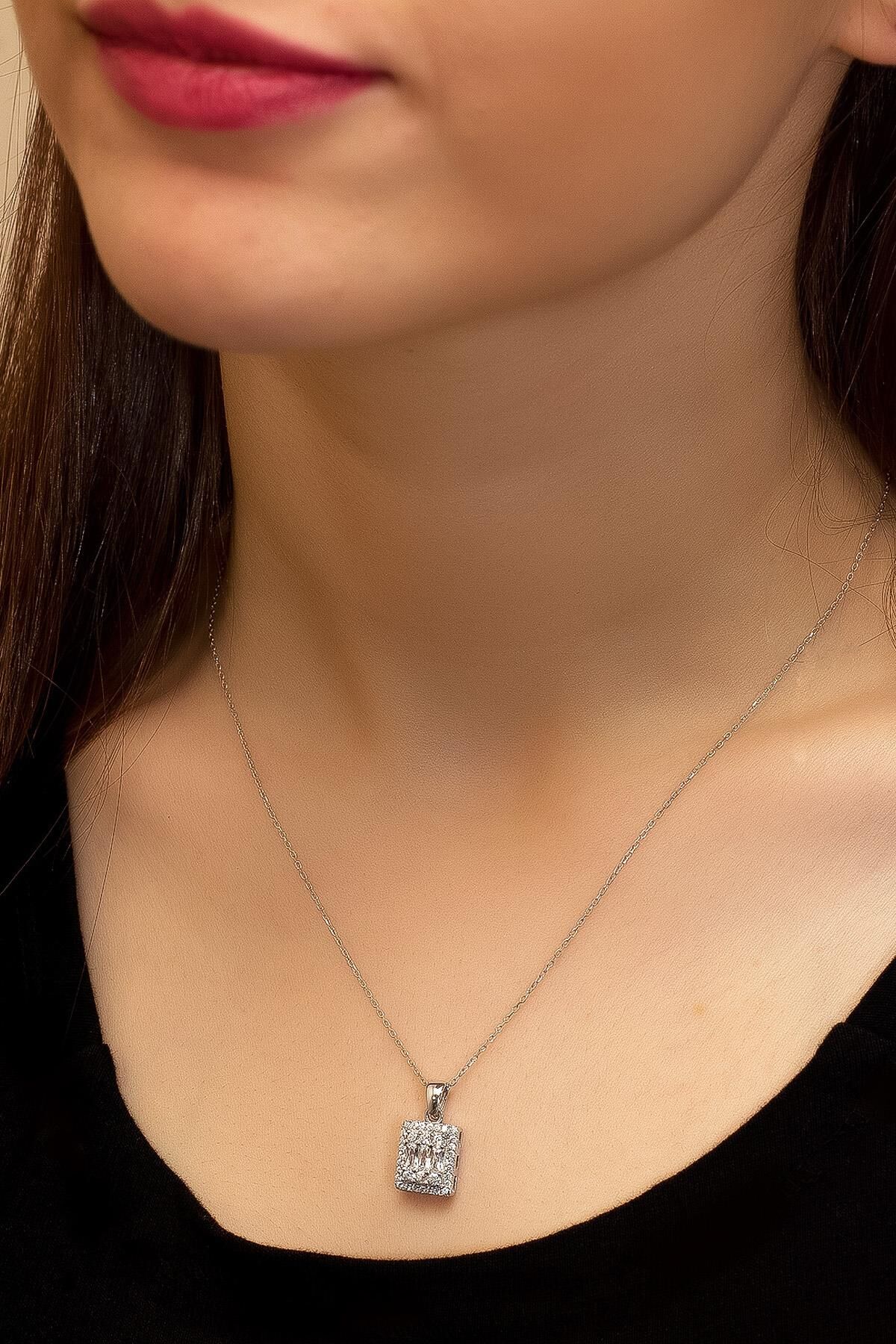 Baget Taşlı Pırlanta Model Gümüş Kolye-Gümüş Rengi