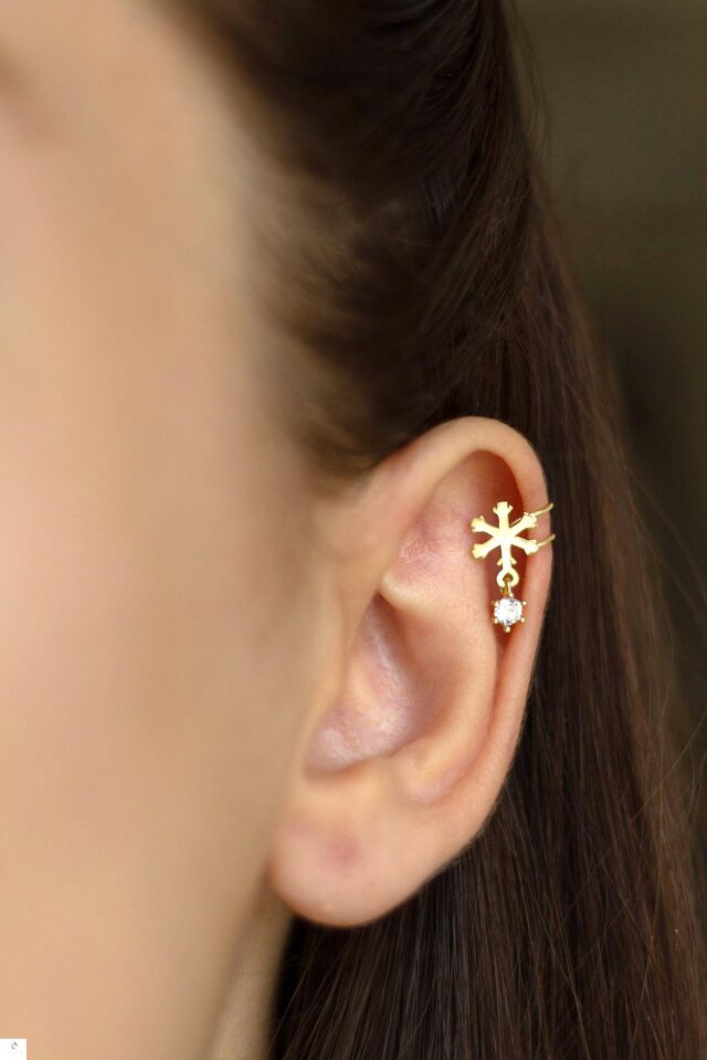 Sarı Renk Kar Tanesi Model Tekli Kıkırdak Küpe