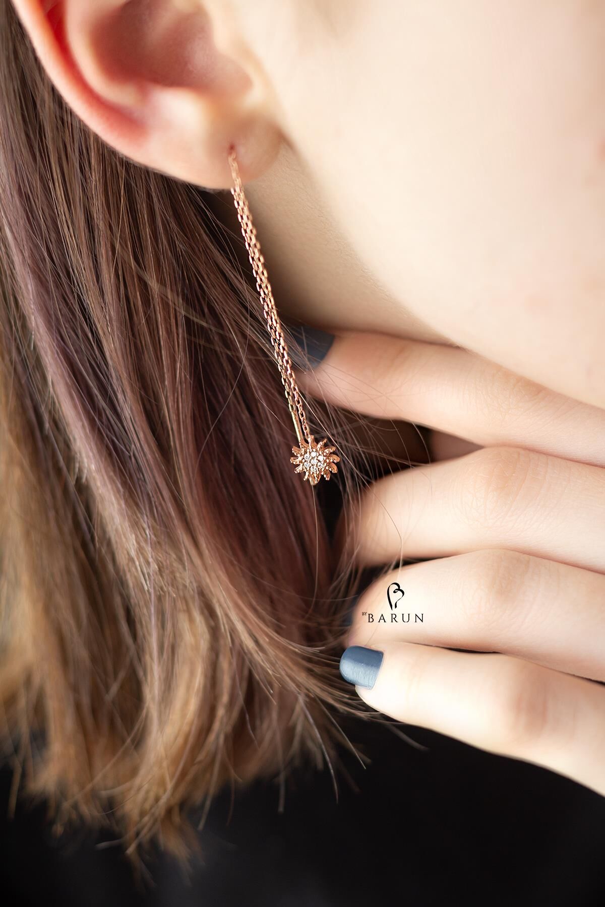 Beyaz Taşlı Güneş Gümüş Zincir Küpe