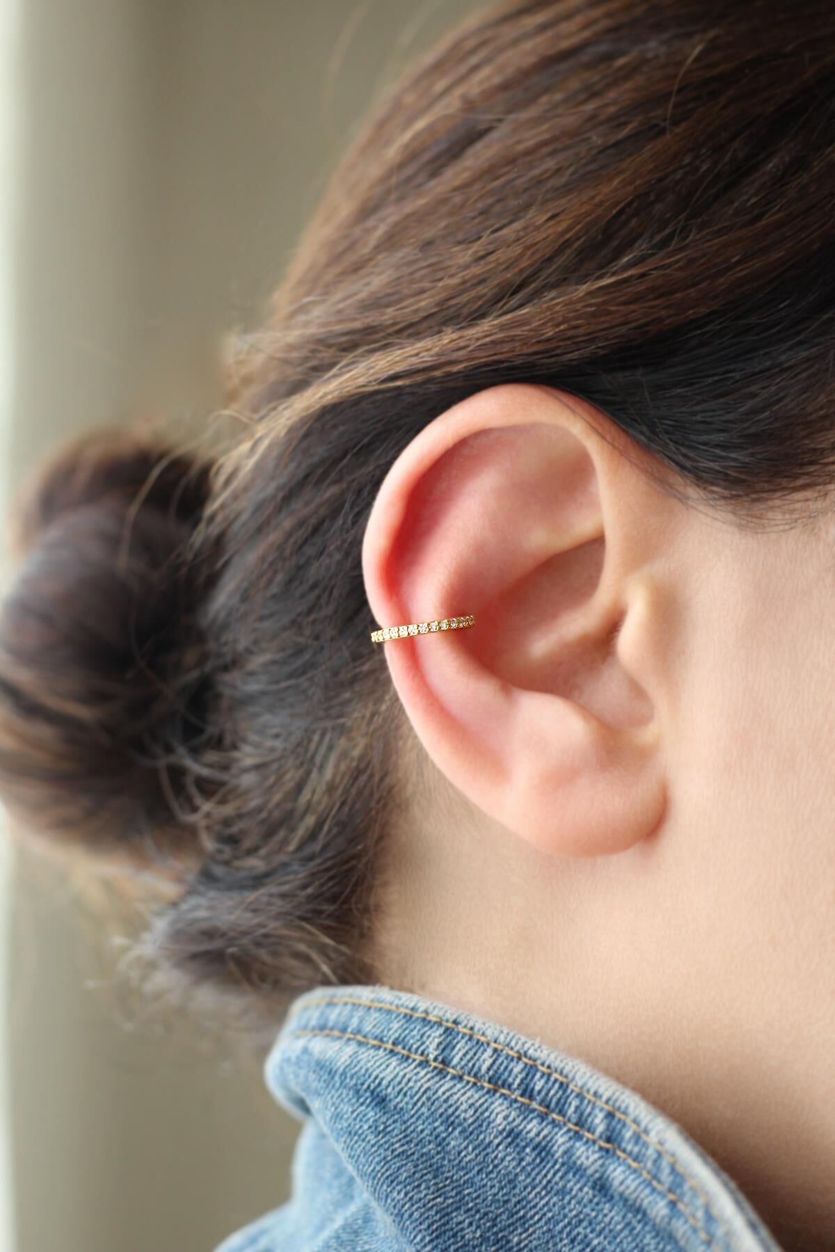 Sarı Renk Beyaz Taşlı Gümüş Halka Kıkırdak Küpe