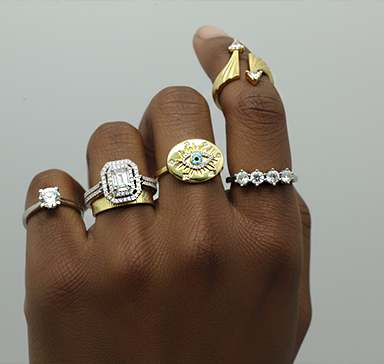 <h4>GÜMÜŞ YÜZÜKLER</h4> <p>Stilinizi tamamlayan Gümüş dokunuşlar.</p><button> İNCELE </button>